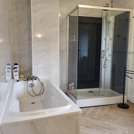 Au Petit Bonheur - 2 *